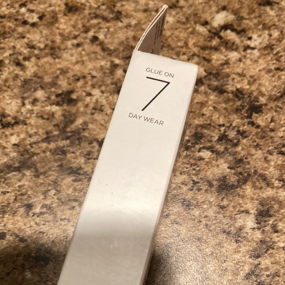 Kiss Fantasy Long Length Ready To Wear Gel Acrylic Fake Nails in Hard To Forget - Picture 9 of 11